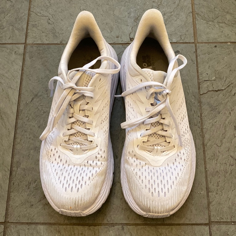 Hoka size 9 Clifton 7s all white